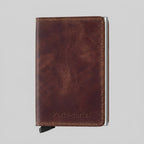 Porte Cartes Cuir Homme Marron — gros plan sur la matière cuir pull-up pleine fleur